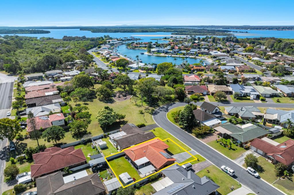 36 Admiralty Ct, Yamba, NSW 2464