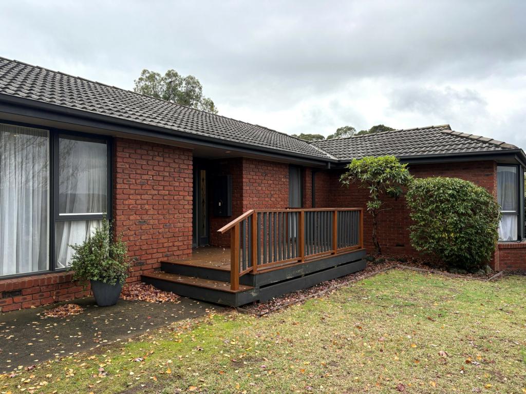 51 Churchill Dr, Mooroolbark, VIC 3138
