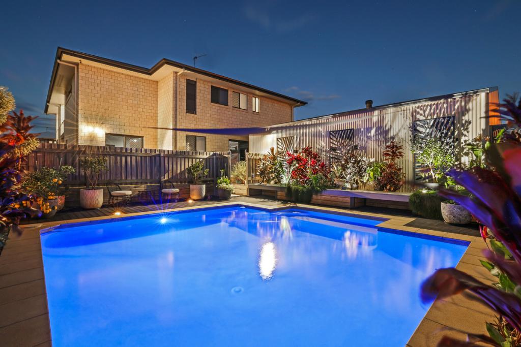 8 Dolphin Ct, Elliott Heads, QLD 4670