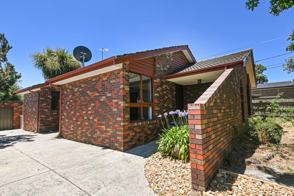 17 BRAHMIN AVE, WHEELERS HILL, VIC 3150