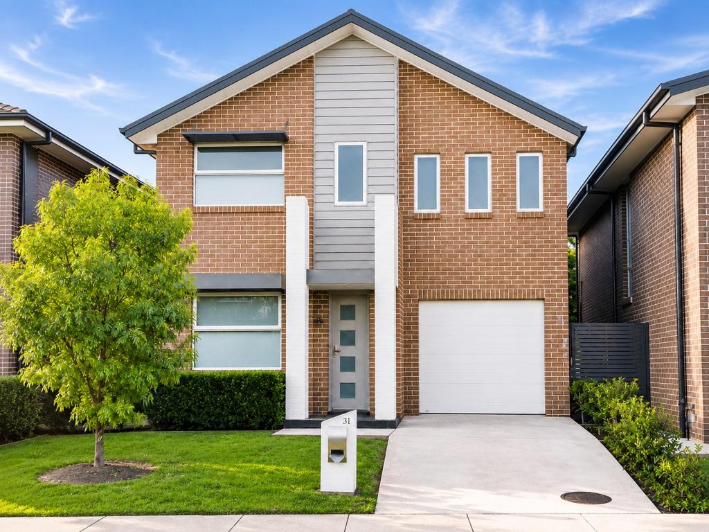 31 Alpine Pl, Carnes Hill, NSW 2171