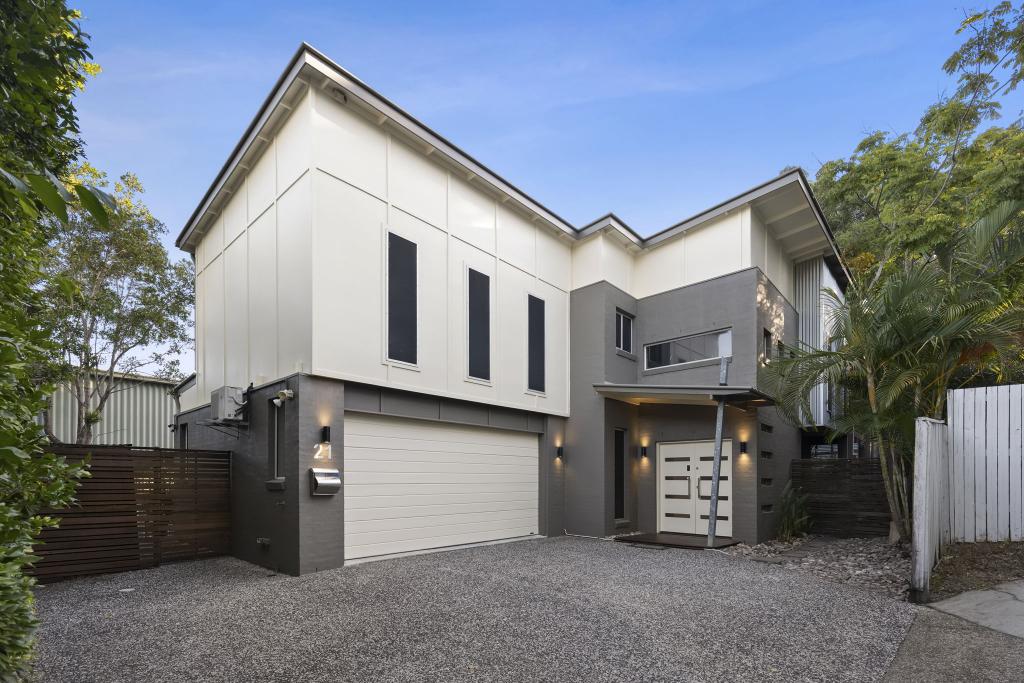 21 ENOGGERA RD, NEWMARKET, QLD 4051
