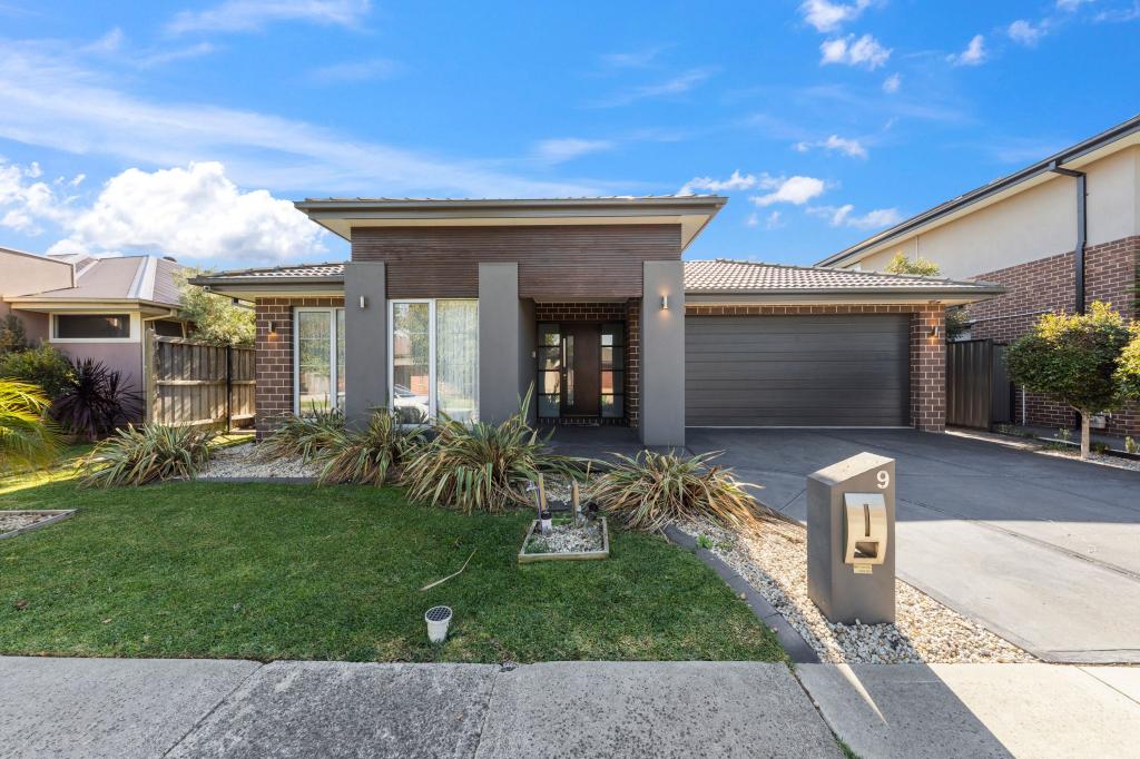 9 Marblelight Way, Clyde North, VIC 3978
