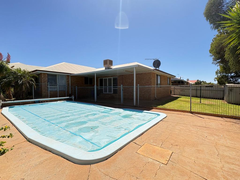 16 Paddington Dr, Hannans, WA 6430