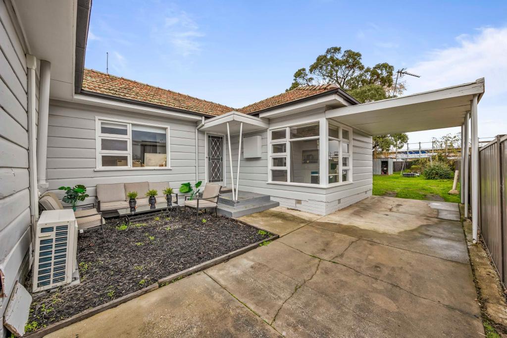 1 & 2/213 Lexton St, Wendouree, VIC 3355