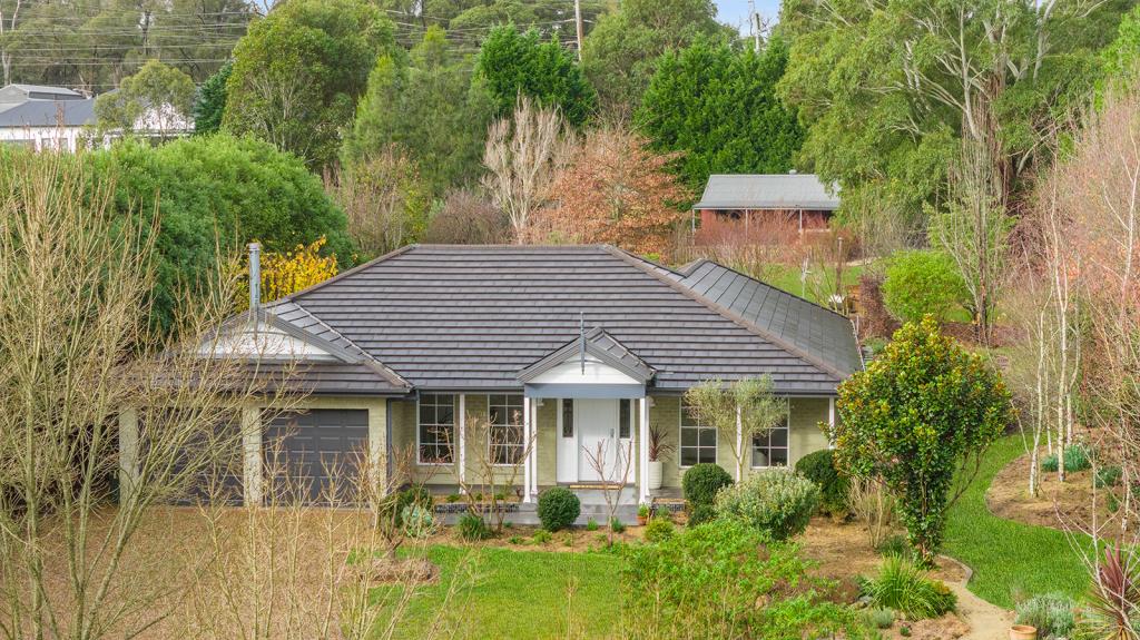 20 WINDSOR CRES, MOSS VALE, NSW 2577