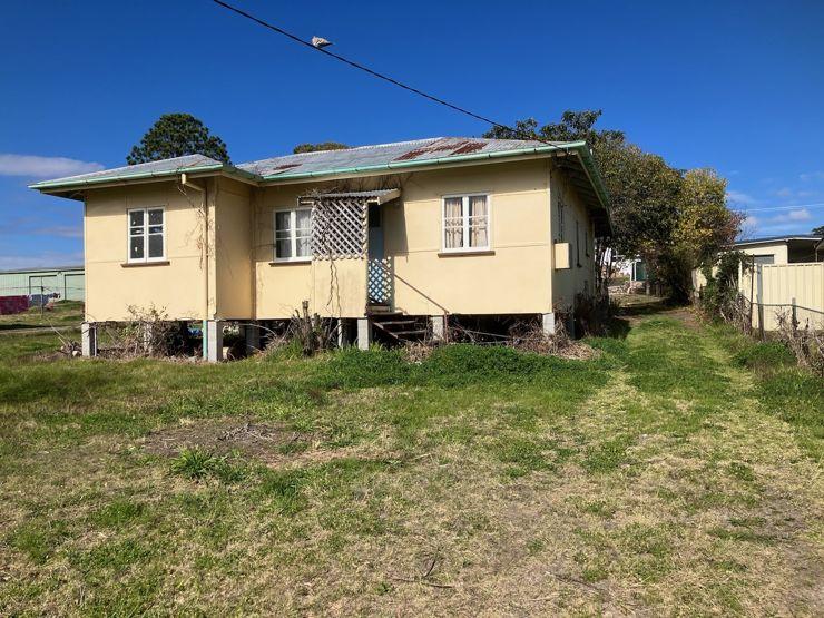 21 Leslie Pde, Stanthorpe, QLD 4380