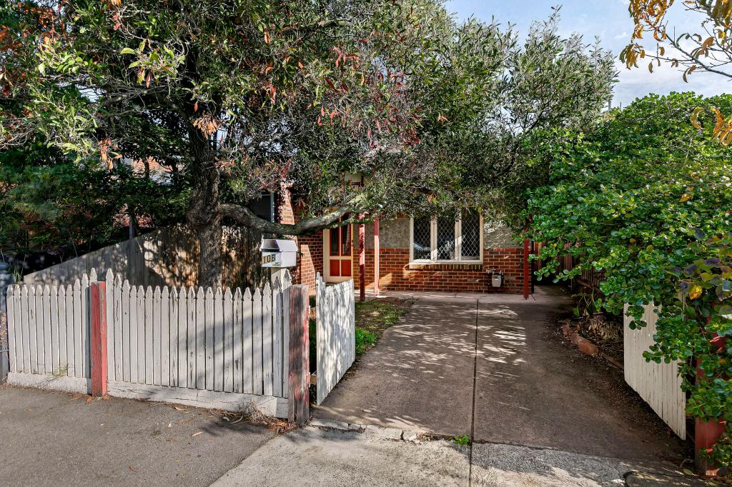 10 HOLLOWAY RD, BRUNSWICK, VIC 3056