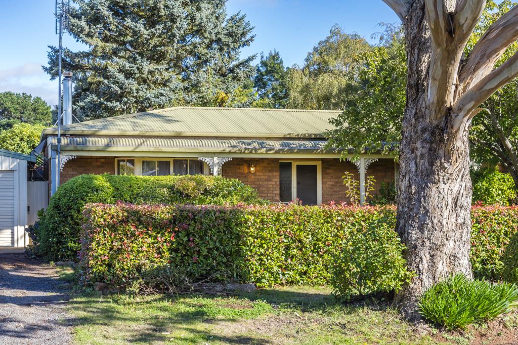 23 Stuart Dr, Woodend, VIC 3442