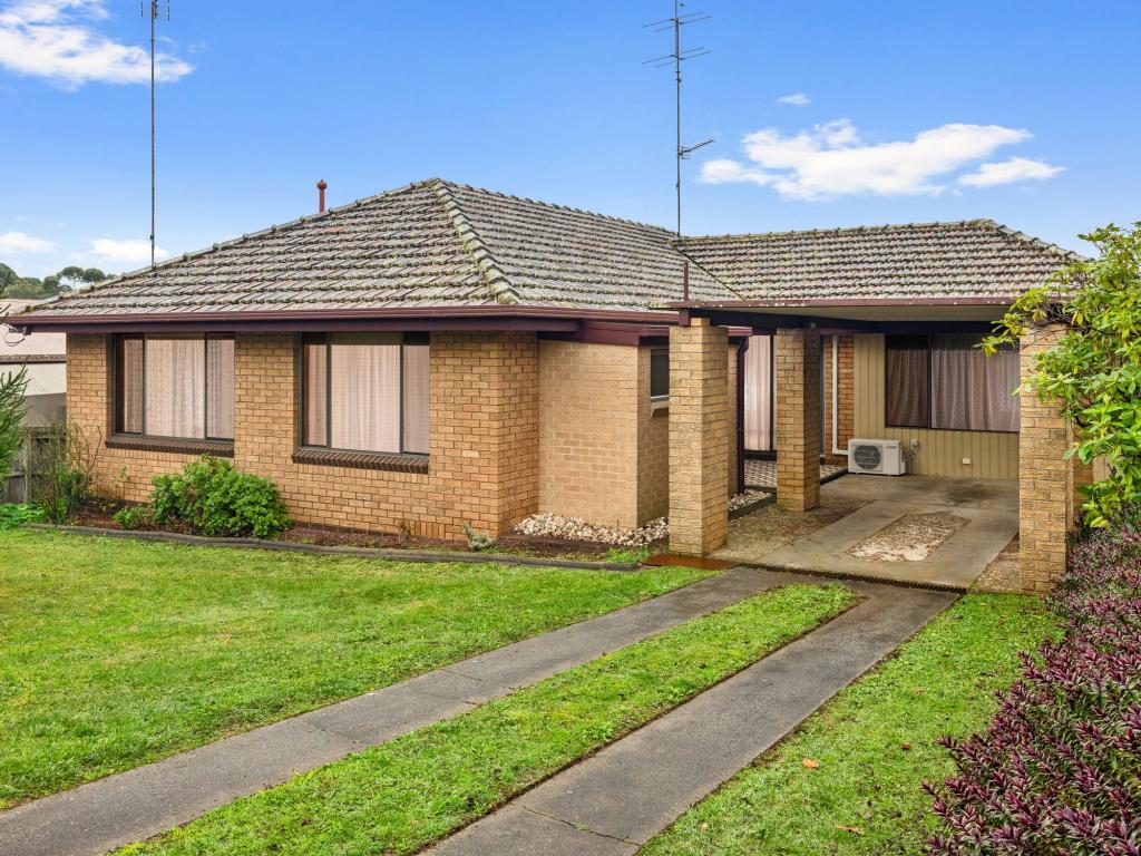 32 BELLINGHAM ST, LEONGATHA, VIC 3953