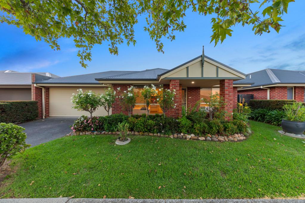 51a Sandalwood Dr, Pakenham, VIC 3810