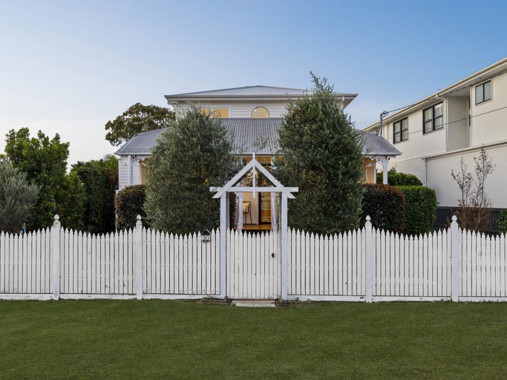 30 Tenth Ave, Sandgate, QLD 4017