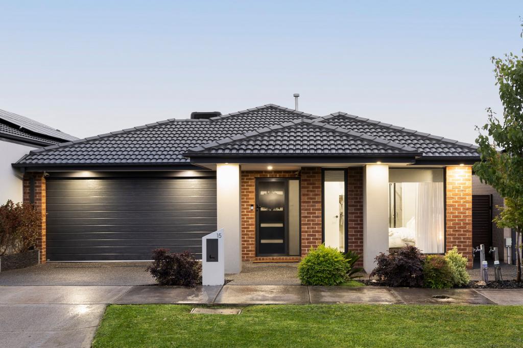 15 URQUHART ST, MICKLEHAM, VIC 3064