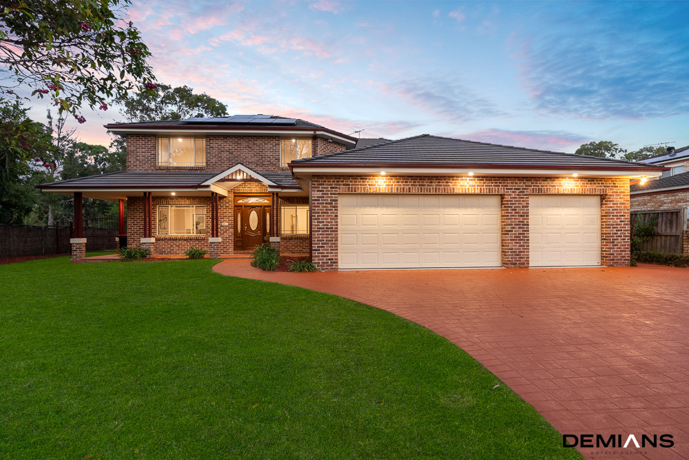 13 Valleyfield Ct, Wattle Grove, NSW 2173