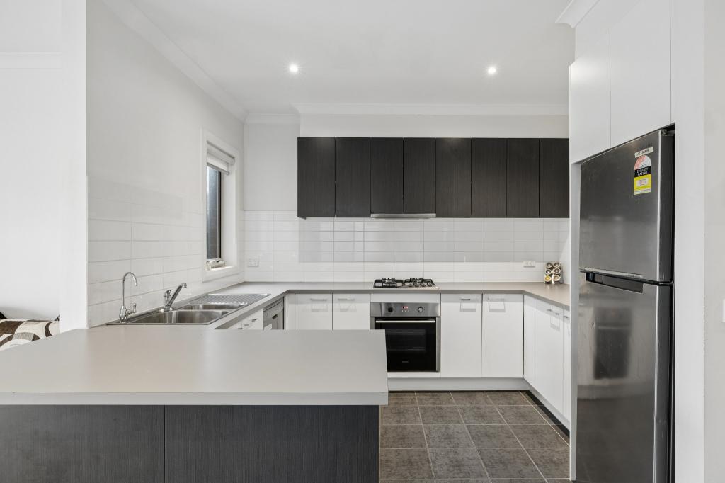 8/16-18 Phelan Dr, Cranbourne North, VIC 3977