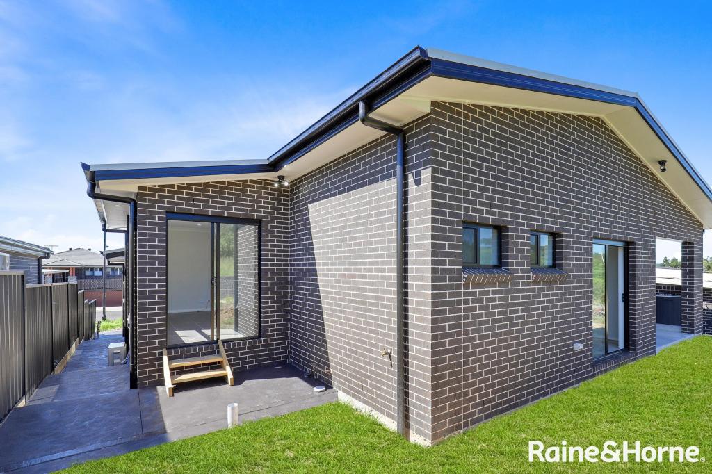 37a Mahoney Dr, Campbelltown, NSW 2560