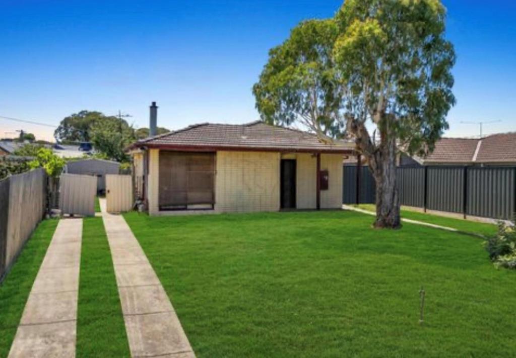 6 Bendoc Ct, Meadow Heights, VIC 3048