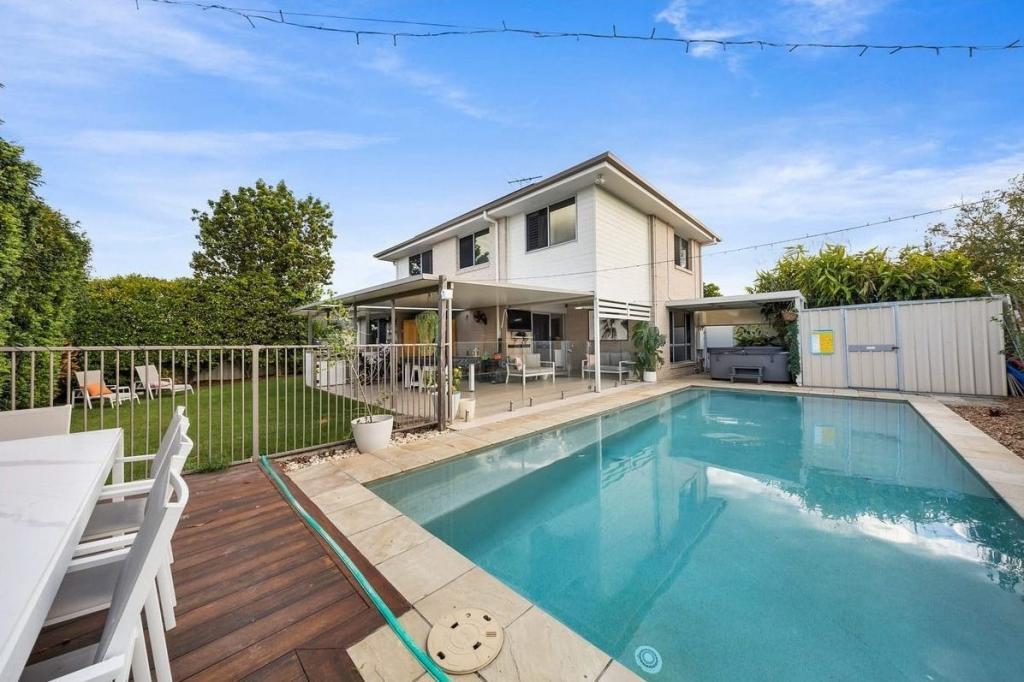 8 Resi Dr, Regents Park, QLD 4118