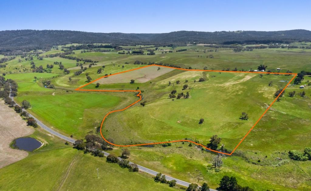 32 GREENWAYS RD, LANCEFIELD, VIC 3435