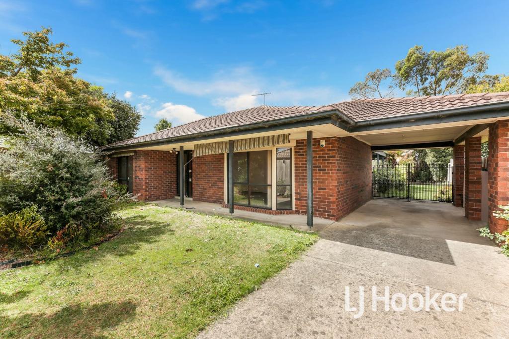 16 ELEANOR CT, PAKENHAM, VIC 3810