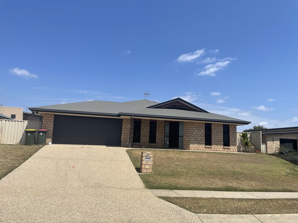 27 LAMBERT DR, MORANBAH, QLD 4744