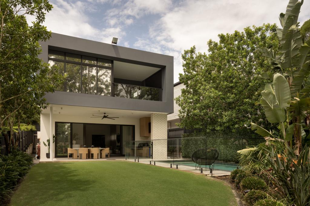 37 MOLONGA TCE, GRACEVILLE, QLD 4075