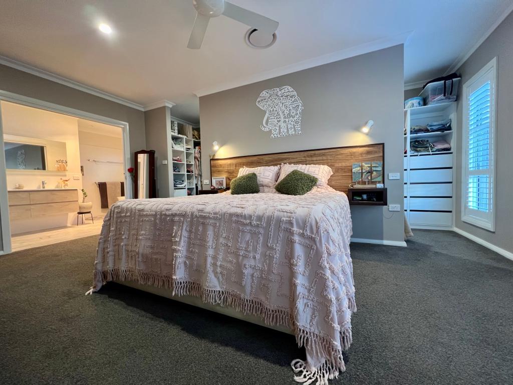 11 Reef Cct, Blueys Beach, NSW 2428