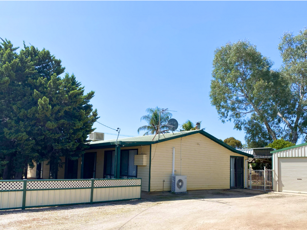 15 KING ST, MERREDIN, WA 6415