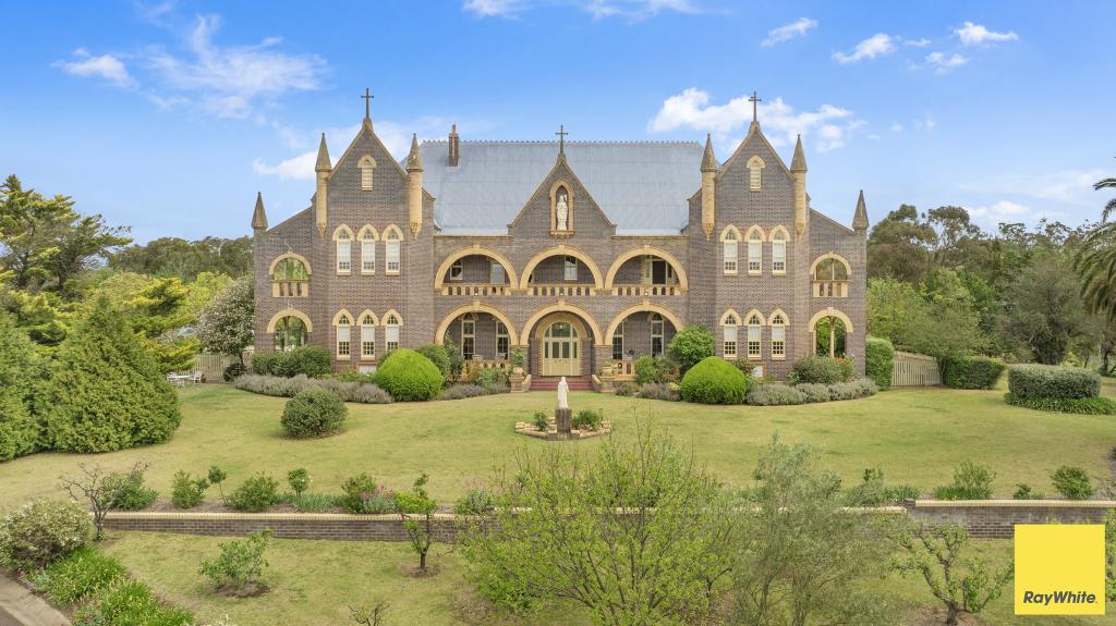 2/20 THE BOULEVARDE, ARMIDALE, NSW 2350