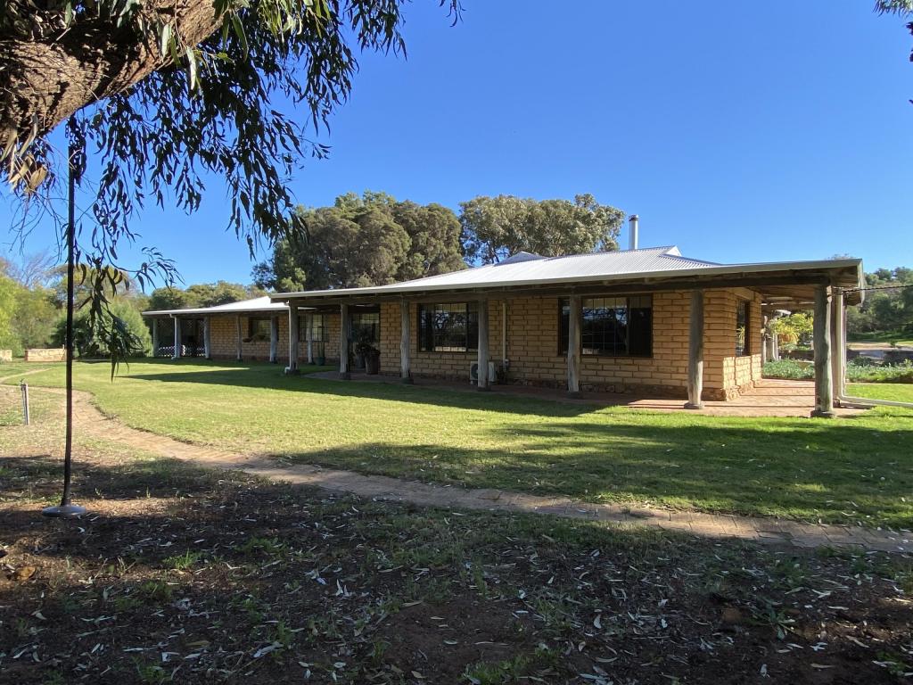 33 Mcconkey Rd, Greenough, WA 6532