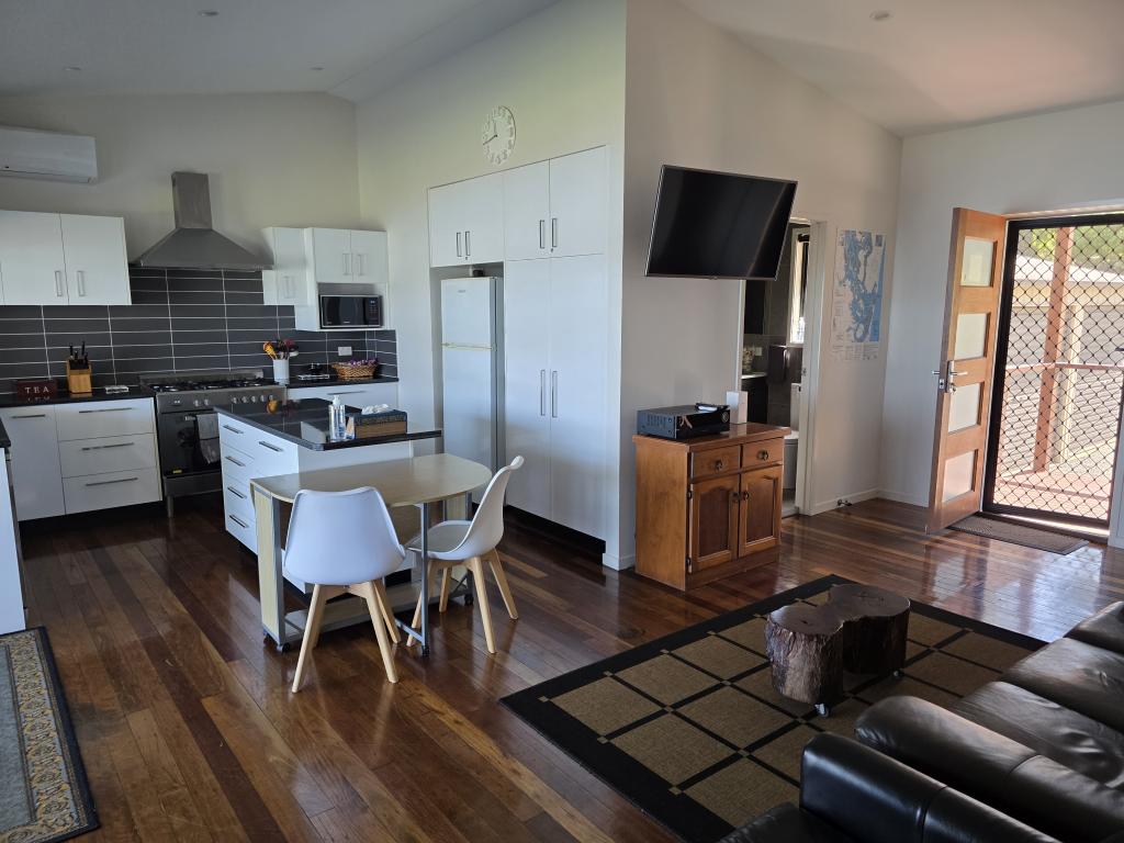 6 Browning St, Russell Island, QLD 4184