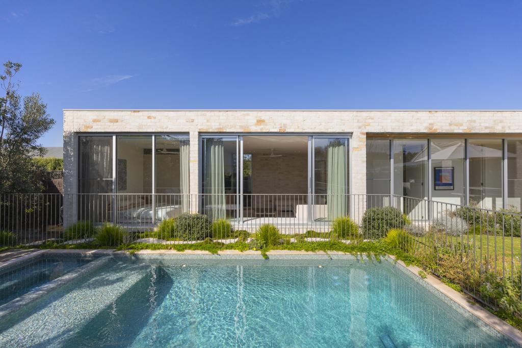 10 Kerferd Ave, Sorrento, VIC 3943