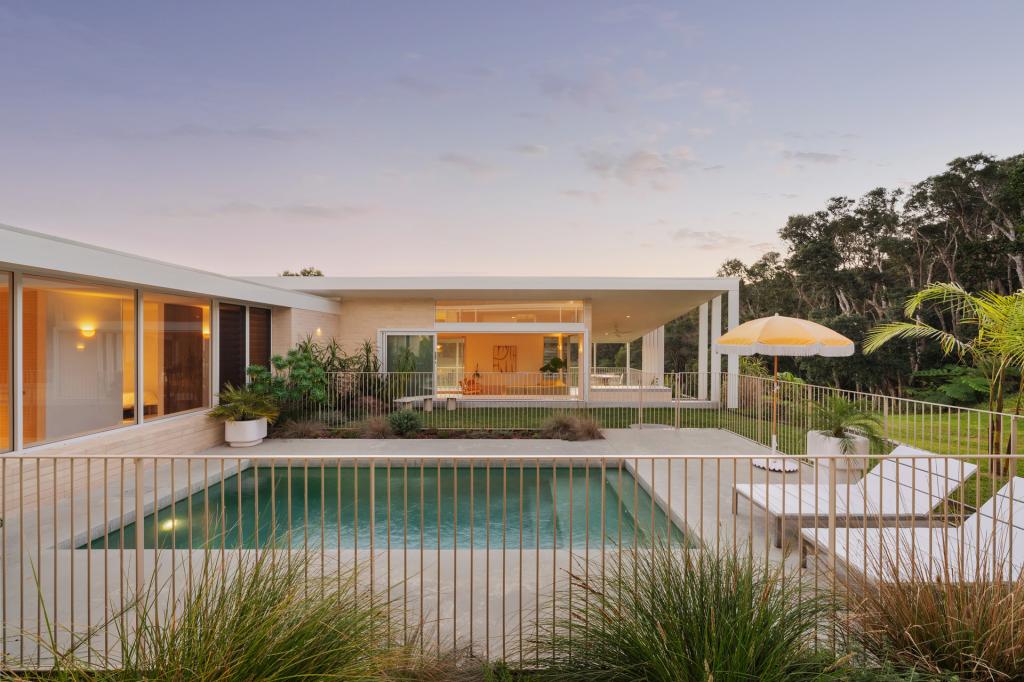 61 HENDERSON DR, LENNOX HEAD, NSW 2478