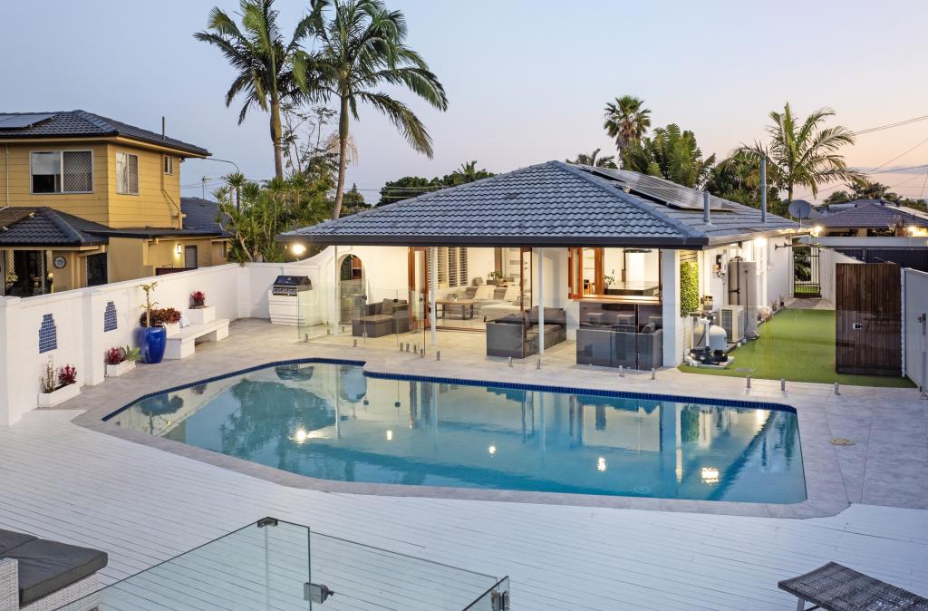 3 Sara Ave, Broadbeach Waters, QLD 4218