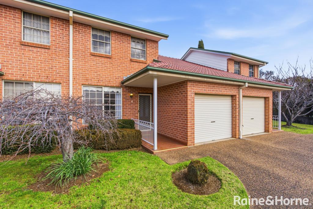 4/11 FUNSTON ST, BOWRAL, NSW 2576