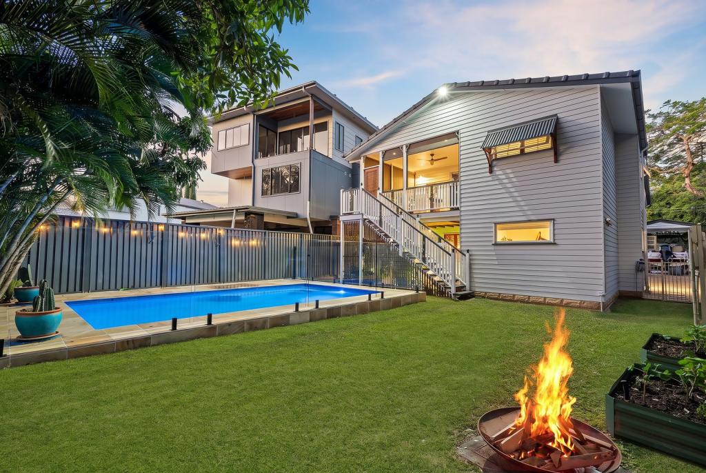 17 Turley St, Fairfield, QLD 4103