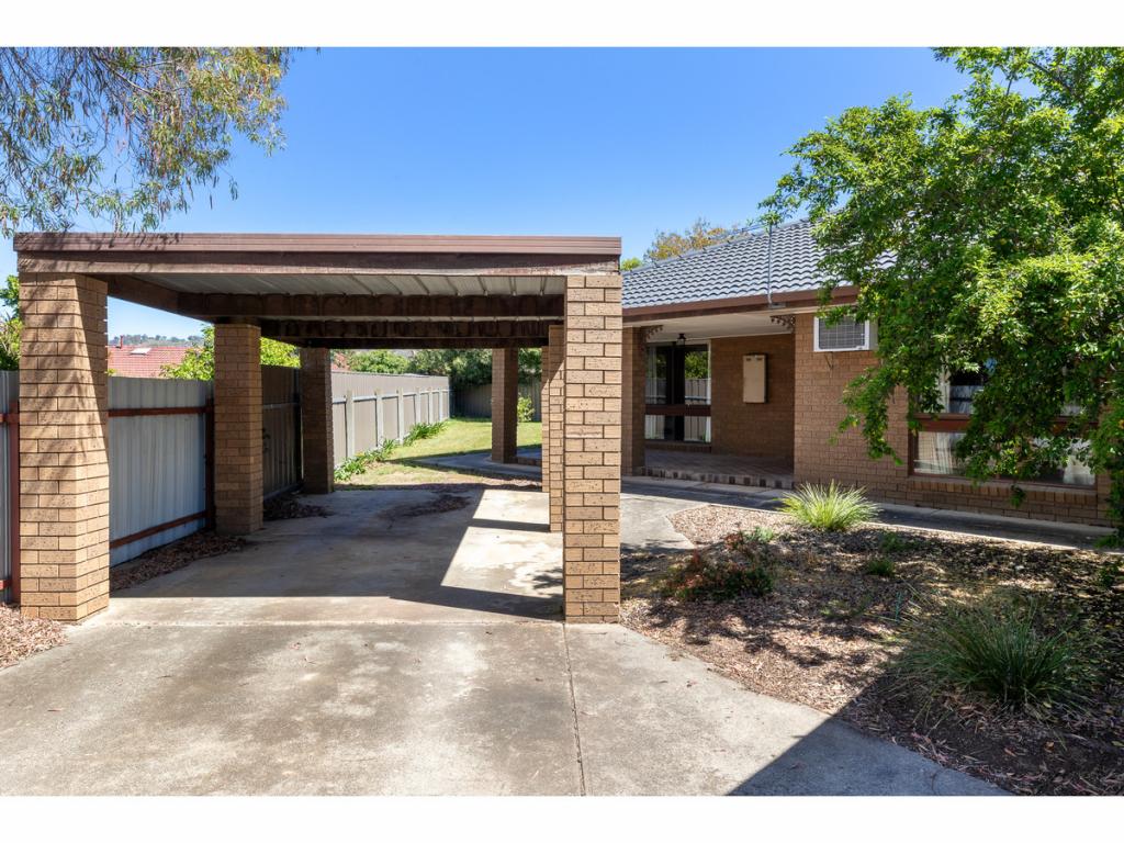 2/1 Robert Cres, Wodonga, VIC 3690