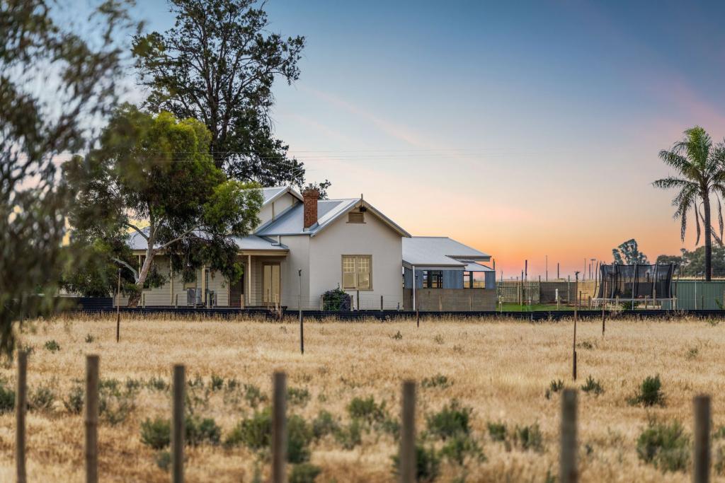 27 Cassia St, Red Cliffs, VIC 3496