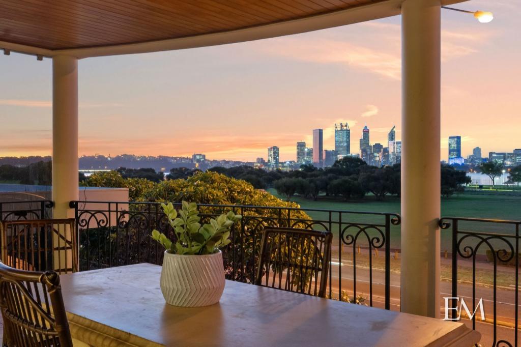 32 GARDEN ST, SOUTH PERTH, WA 6151