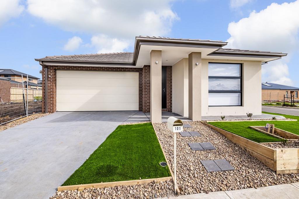 101 Strathlea Dr, Cranbourne West, VIC 3977
