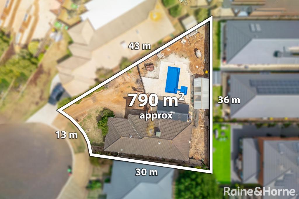 8 Regal Ct, Melton South, VIC 3338