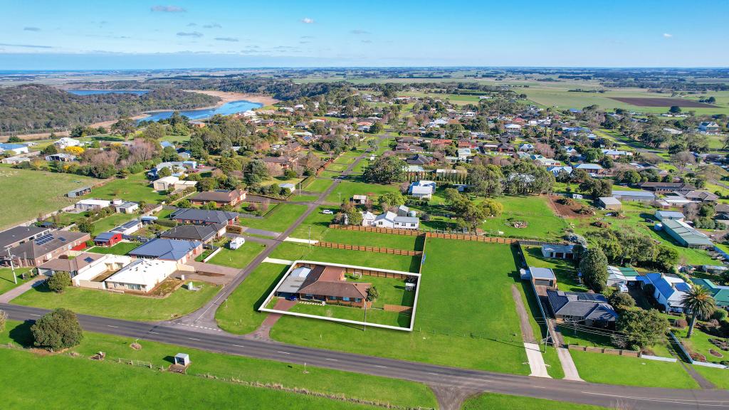 37 Lake St, Koroit, VIC 3282