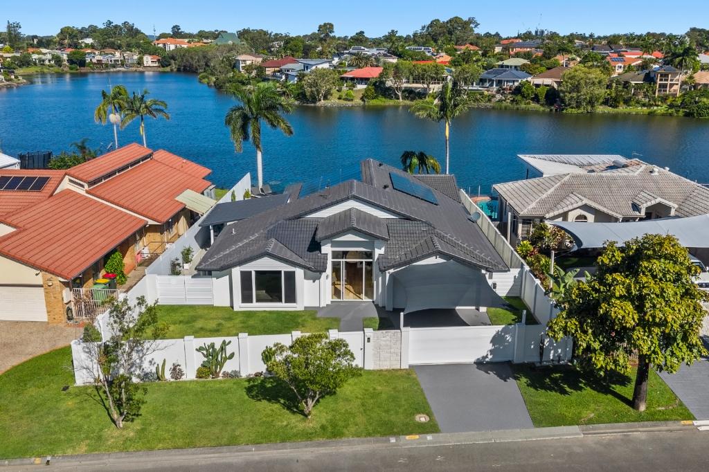 138 Camberwell Cct, Robina, QLD 4226