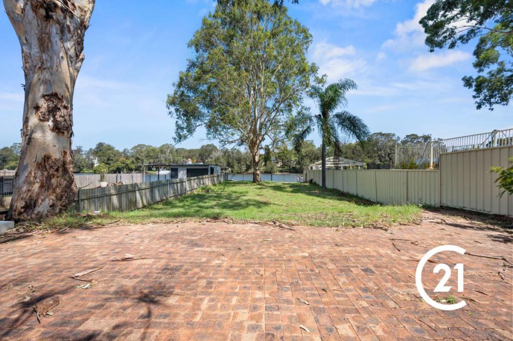 592 HENRY LAWSON DR, EAST HILLS, NSW 2213