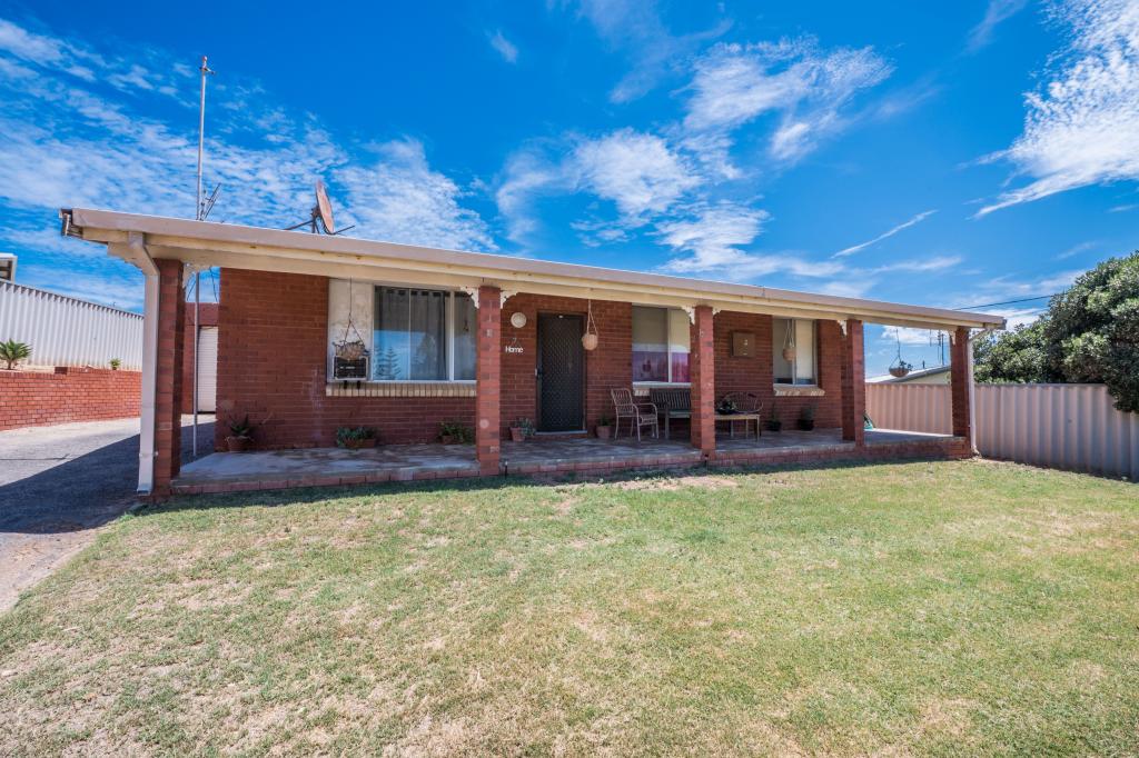 2 Whelan St, Port Denison, WA 6525