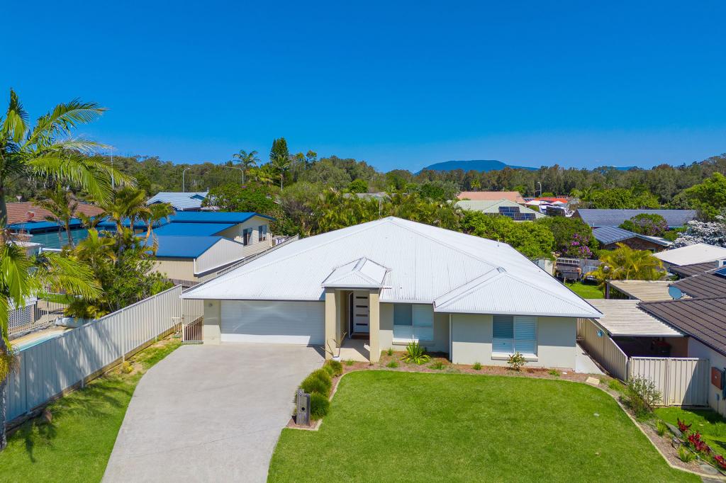 8 CATALINA CL, LAKE CATHIE, NSW 2445
