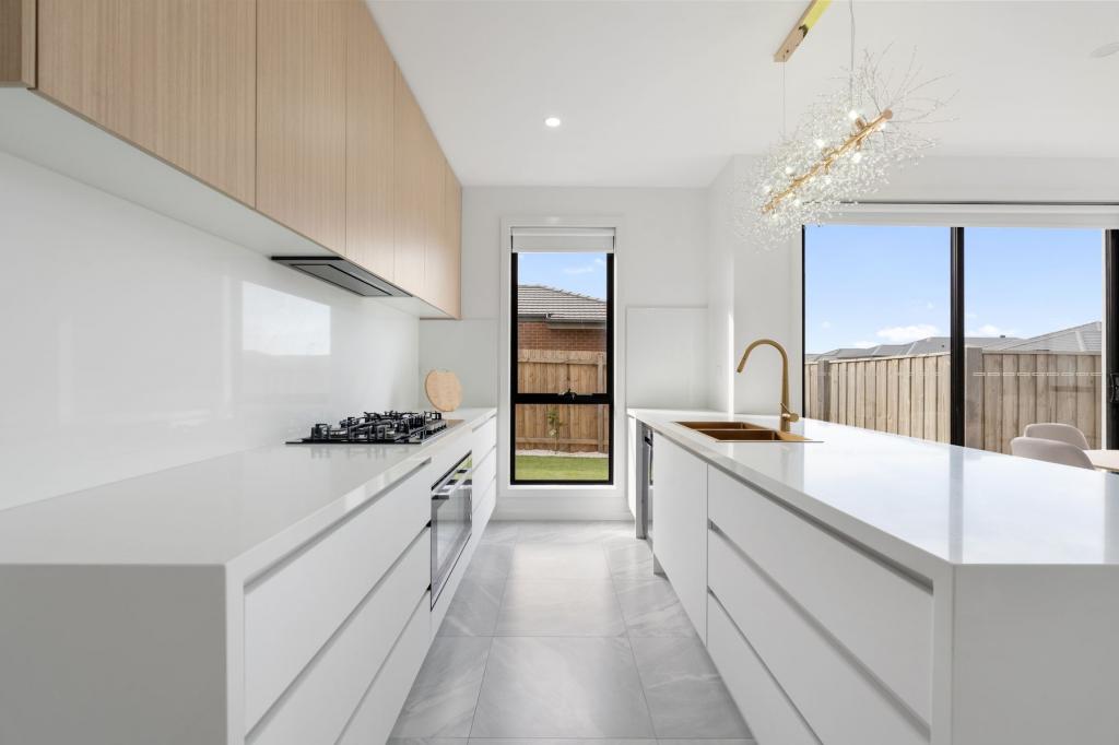 19 Beaconsfield Dr, Mickleham, VIC 3064