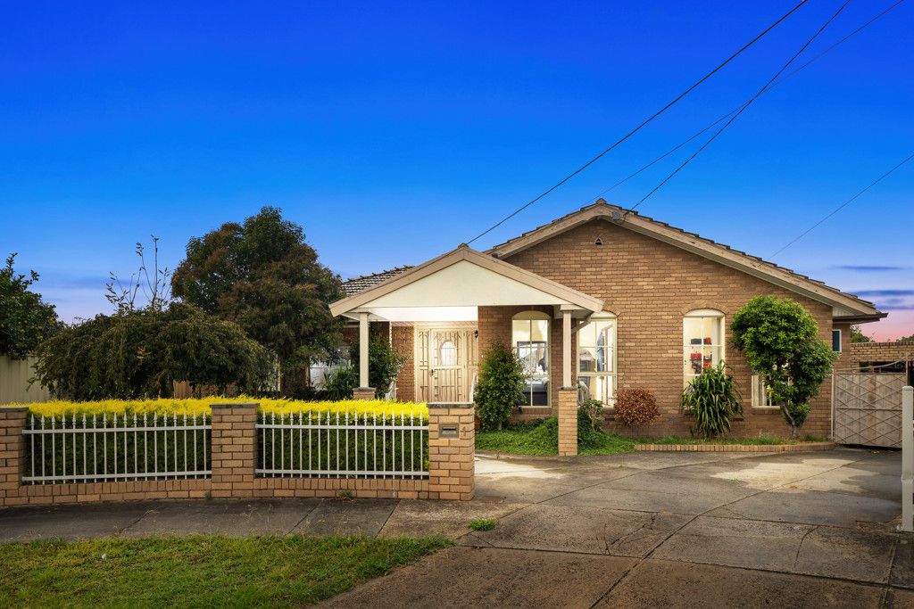 1 ADEN CT, THOMASTOWN, VIC 3074