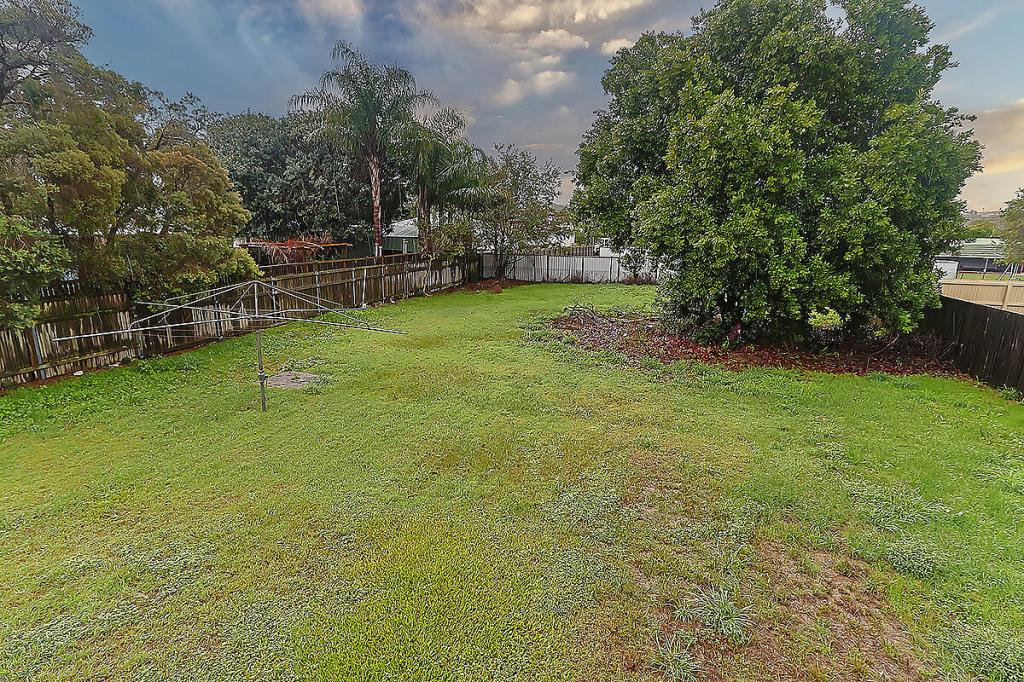 12 Siemons St, One Mile, QLD 4305