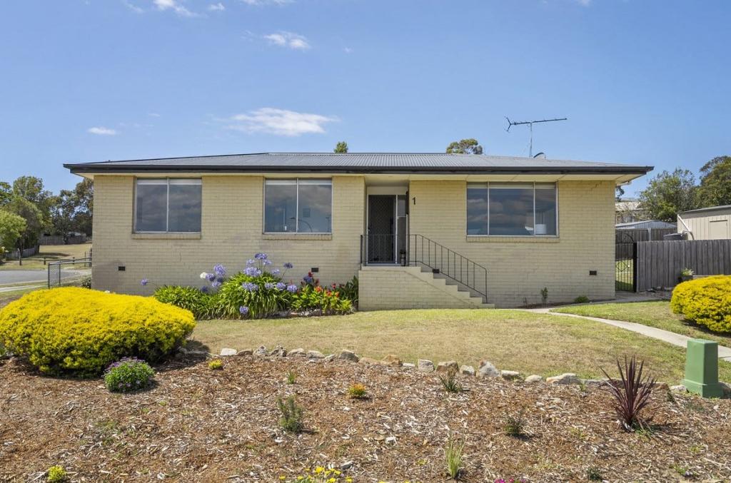 1 Morley Pde, Triabunna, TAS 7190
